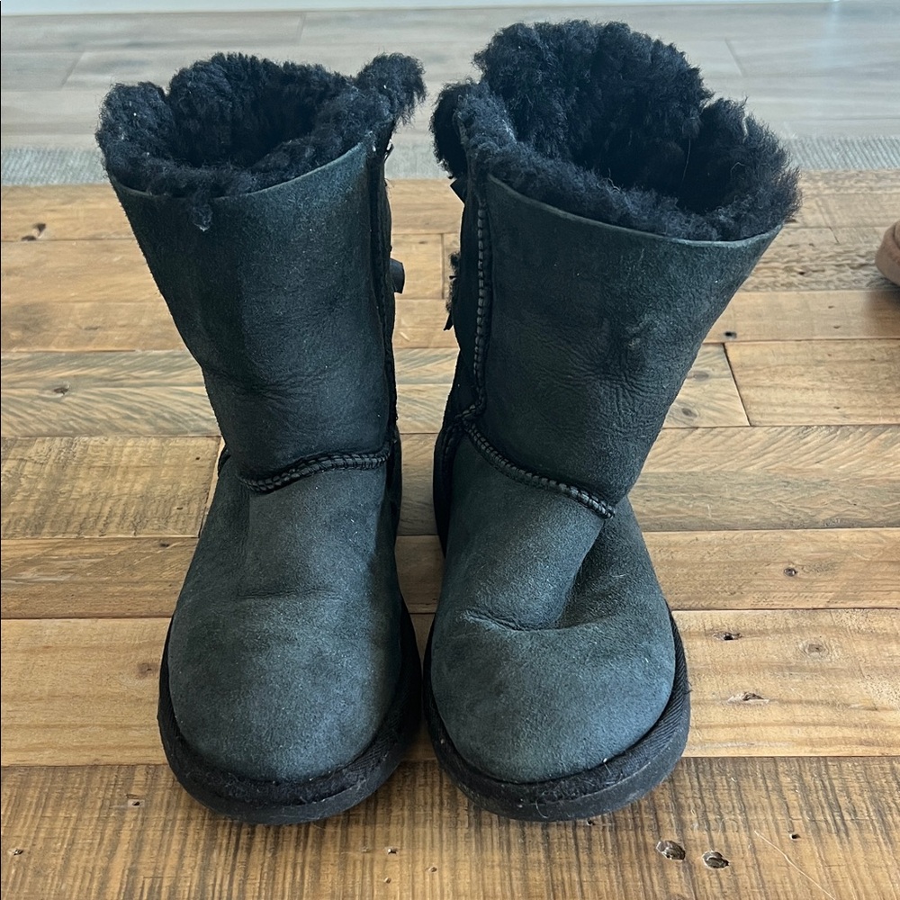 Women’s Ugg Boots.  Black size 5.